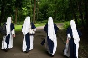 Cuatro hermanas de Sisters of life.