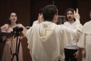 'Hemos visto su gloria' es una colección de videoclips de bellísima factura que recogen la tradición musical pascual de la Orden de Predicadores.
