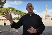 Manuel Vargas, vicario episcopal para el Cerro de los Ángeles, ante el monumento al Sagrado Corazón de Jesús donde fue consagrada España.