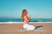 "Es tan ingenuo pensar que el ayurveda es simplemente una terapia de curación como pensar que el yoga es simplemente ejercicio".