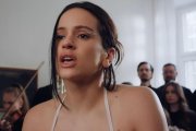 Rosalía, en un momento de 'Berghain', el primer videoclip oficial de 'Lux'.