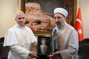 Tras el acto con las autoridades en Ankara, León XIV se encontró son Safi Arpagus, encargado de los Asuntos Religiosos.