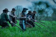 Combatientes vandeanos en 'Vencer o morir' (2022), una película impulsada por Puy du Fou.