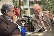 Juan Manuel de Prada y Enrique Álvarez, en la presentación de 'El buen azar' el 19 de febrero en Santander.