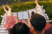 Hay mucha gente, también jóvenes, intrigados por la Biblia, la leen, buscan en Internet... pero no van a las iglesias físicas