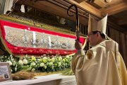 El cardenal Cobo rezó ante la tumba de San Isidro en su colegiata.
