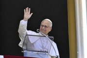 León XIV saludó y bendijo a los fieles en la festividad de la Santísima Trinidad.