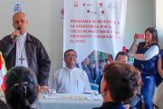 Robert Prevost, como obispo de Chiclayo, en un encuentro de Cáritas en Perú