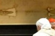 Benedicto XVI visitó la Sindone en su última ostensión.