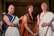 Algunos matrimonios romanos ricos de la serie de TV Spartacus, donde monogamia y fidelidad brillan por su ausencia