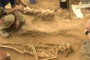 Arqueólogos muestran sus hallazgos en el cementerio filisteo de Ascalón de hace 3.000 años, el único cementerio filisteo estudiado hasta el momento