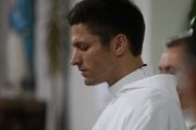Chase Hilgenbrinck en su visita a Chile como sacerdote
