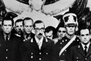 El general Videla en una imagen emblemática del llamado Golpe Cívico-Militar de 1976 en Argentina