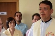 El padre Lodi da Cruz junto al obispo de Anápolis