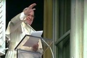 El Papa insistió durante todo el fin de semana en no aferrarse a las cosas pasajeras y perecederas sino anclarse en la confianza en Dios.