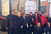 El equipo de Cáritas Toledo con el camión de ayuda que distribuirá la Hermana Agnes