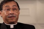 Roy Campbell se ordenó sacerdote con 59 años y diez años después es obispo en Washington