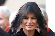 Melania, con la mantilla negra de protocolo con la que visitó al Papa Francisco