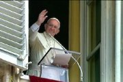 El Papa invitó a considerar la Cruz como el lugar de paso hacia la Resurrección.