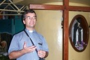 El misionero Carlos Ruiz ejerce como párroco en Venezuela