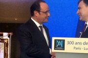 Francois Hollande con Christophe Habas, gran maestre del Gran Oriente de Francia.