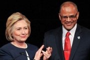David Banks y Hillary Clinton en un encuentro de 2016 para recoger fondos para la fundación