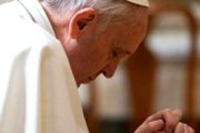 La sala de prensa vaticana asegura las oraciones del Papa Francisco por las víctimas del atentado de Barcelona