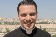 Sean Connolly no tiene todavía 30 años y hace apenas 3 que fue ordenado sacerdote