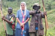 La religiosa Lorena Jenal lleva casi 40 años en Papúa Nueva Guinea donde lucha contra la "caza de brujas" y las guerras tribales