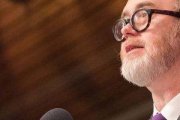Rod Dreher propone crear comunidades cristianas vivas, que deberán ser bastante contraculturales, alternativas y creativas...