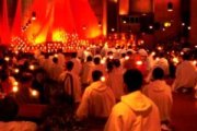 Taizé sigue moviendo a muchos jóvenes hacia Dios a través de la música, el silencio, la oración, la austeridad, la belleza y la Palabra de Dios