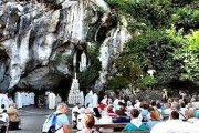 Las costumbres de los peregrinos han ido cambiando en los últimos años. El obispo de Lourdes da algunas claves.