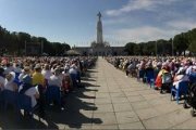 En esta renovación de la consagración de España han participado más de 15.000 personas, agotando así el aforo disponible en el santuario