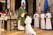 La consagración completa a Dios y a los hermanos en el celibato es el signo evidente de la misión sobrenatural del sacerdote. Es justo lo que se quiere derruir, «humanizándola».