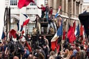 Una escena del musical «Los Miserables» (2012), de Tom Hooper, basado en la novela del mismo nombre publicada en 1862 por Víctor Hugo, que refleja la perspectiva de los revolucionarios franceses de mediados del siglo XIX.