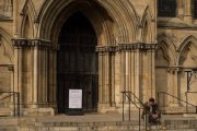 Al menos siete semanas más los templos seguirán cerrados en Inglaterra