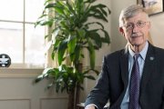 Francis Collins, famoso genetista y ensayista que defiende la compatibilidad entre fe y ciencia