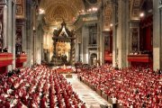 El Concilio Vaticano II se celebró entre 1962 y 1965. Fue inaugurado por San Juan XXIII y clausurado por San Pablo VI.