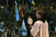 Uno de los aspectos centrales que se dan en Medjugorje o Lourdes, lugares de numerosas conversiones es la adoración,