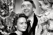 La Navidad, como todo lo cristiano, es algo mucho más grande, más auténtico y más duradero que las ínfulas de algunas personas con poder. Imagen: «¡Qué bello es vivir! [What a wonderful life!]» (1946) de Frank Capra, con James Stewart y Donna Reed.