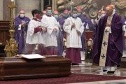 Durante el funeral del cardenal camarlengo, el cardenal Battista Re destacó su carácter pacífico y bondadoso y repasó su servicio en las más altas esferas de la Iglesia.