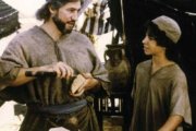 San José y un joven Jesús, en el taller, en la película italiana de 1999 sobre el santo, que ha intrigado a muchos artistas
