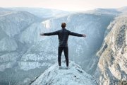 La libertad del hombre tiene límites determinados por su relación de inferioridad con Dios, de igualdad con sus semejantes y de superioridad con el resto de las criaturas. Foto: Jason Hogan / Unsplash.