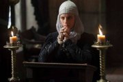 Isabel la Católica rezando, según la teleserie de Radio Televisión Española