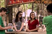 Chico malote conoce hija de catequista jefe... El campamento de mi vida, musical en Netflix