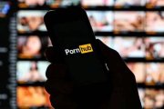 El  teléfono móvil, el porno transgénero y el ascenso de España en el ranking mundial, claves de Pornhub en 2021.