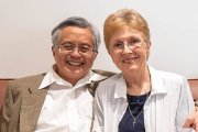 Michael Tan, médico jubilado y próximo diácono permanente, junto a su esposa, el otro pilar de su vida / Catholic Outlook