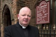 Tom White es párroco en Escocia y explica la necesidad de los fieles de poder ir a la iglesia
