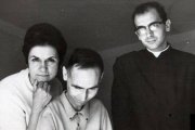 El beato Lolo, su hermana Lucy y el joven sacerdote Rafael Higueras a finales de los años 60