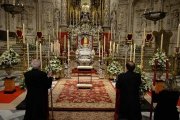 Monumento al Santísimo en la Catedral de Sevilla durante la Semana Santa